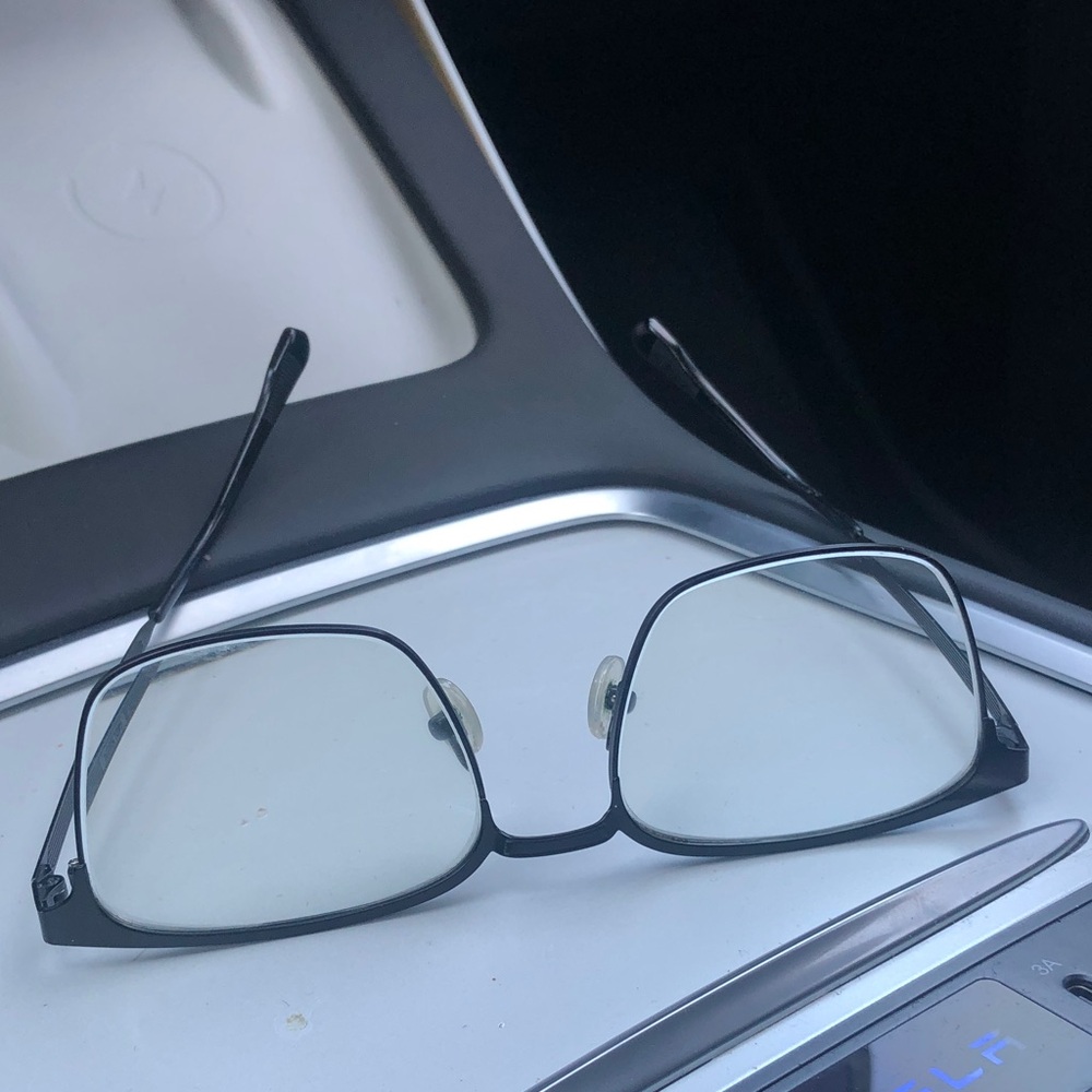 Stylish Black Rectangular Glasses - image 1